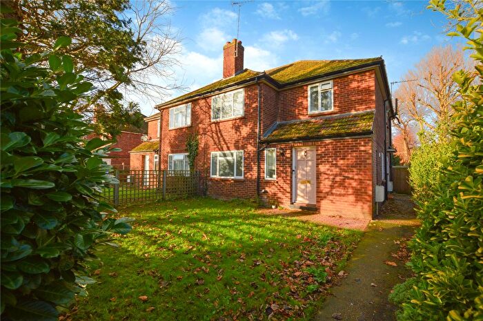 2 Bedroom Maisonette To Rent In High Road, Byfleet, Surrey, KT14