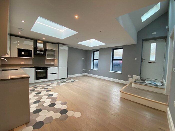 1 Bedroom Flat To Rent In Hargwyne Street, London, SW9