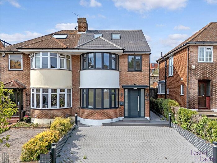 4 Bedroom Semi-Detached House For Sale In Lincoln Avenue, Southgate, London, N14