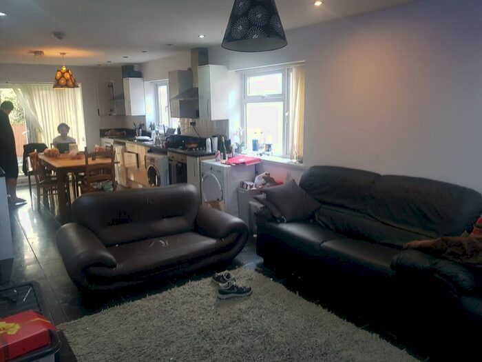 7 Bedroom Terraced House To Rent In Dawlish Road, Birmingham, B29