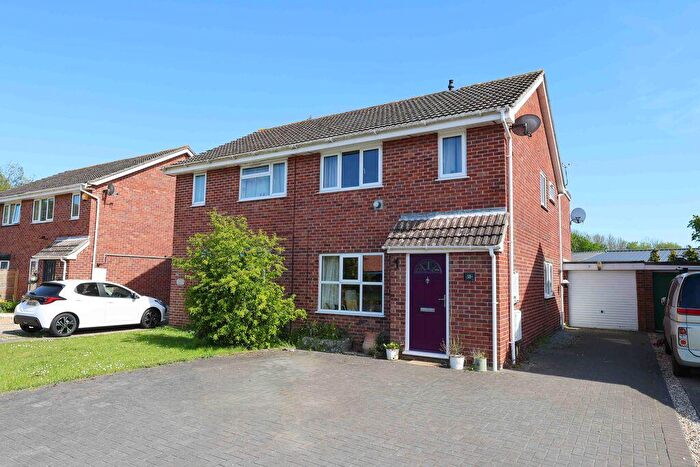 3 Bedroom Semi-Detached House For Sale In Brookfield Walk, Clevedon, BS21