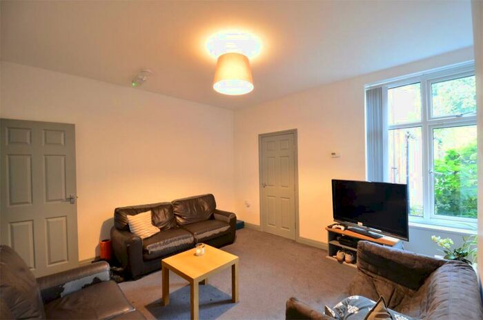 5 Bedroom Terraced House To Rent In Raddlebarn Rd, Selly Oak. -mins Walk To University Of Birmingham, B29