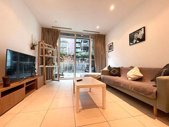 2 Bedroom Flat To Rent In Eustace Building, Queenstown Road, Chelsea Bridge Wharf, London, SW11