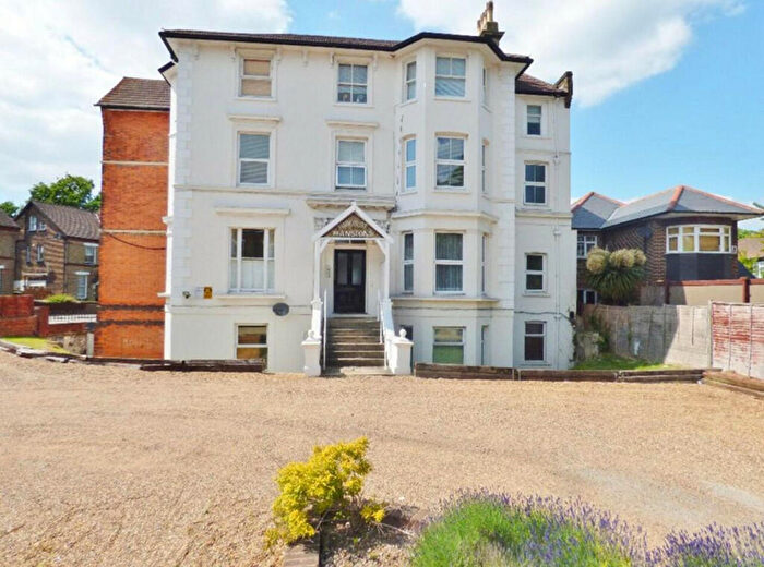 2 Bedroom Flat To Rent In Harcourt Mansions, Penge Road, London, SE20