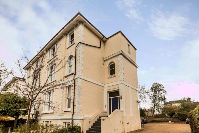 1 Bedroom Flat To Rent In Uxbridge Road, Kingston Upon Thames, KT1