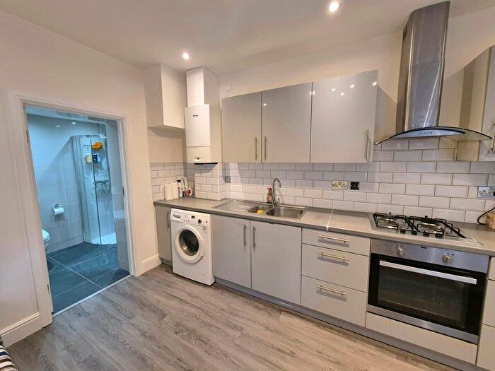 Studio To Rent In London, NW4