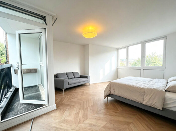 3 Bedroom Maisonette To Rent In Rowstock Gardens, Camden Road, N7