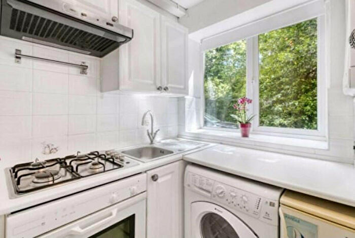 1 Bedroom Apartment To Rent In St. Anns Court, Sunningfields Road, London, NW4