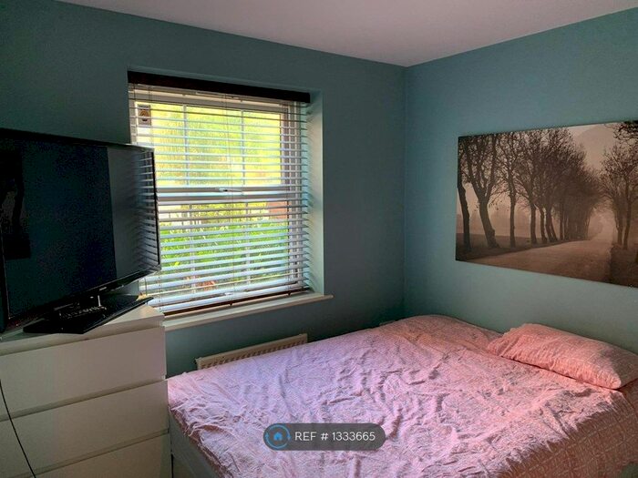 4 Bedroom Terraced House To Rent In Longstork Road, Rugby, CV23