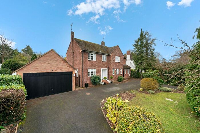 4 Bedroom Property For Sale In Cobham Road, Fetcham, KT22