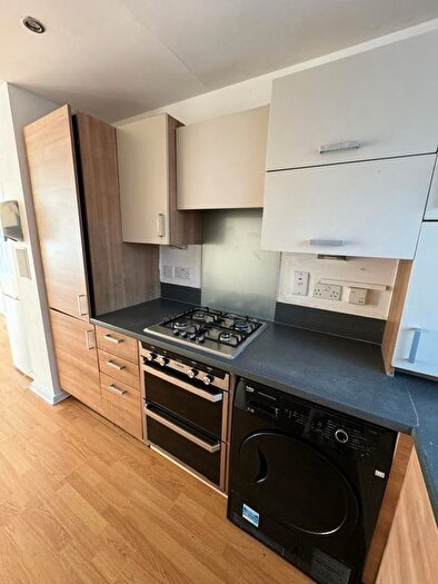 4 Bedroom Detached House To Rent In Craigen Gardens, Ilford, IG3