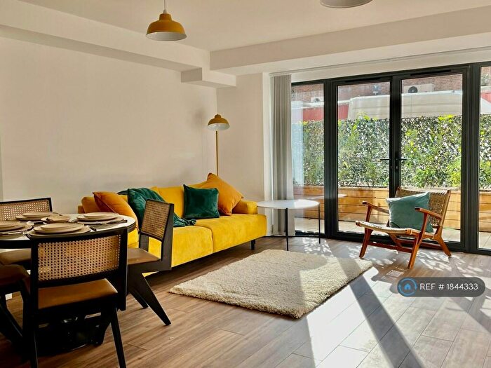 1 Bedroom Flat To Rent In Bramley Crescent, Ilford, IG2