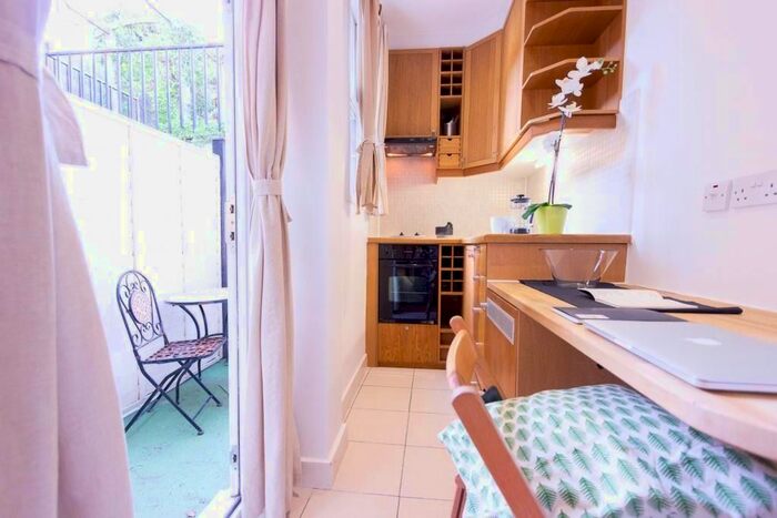 Studio To Rent In Penywern Road, Earls Court, London, SW5