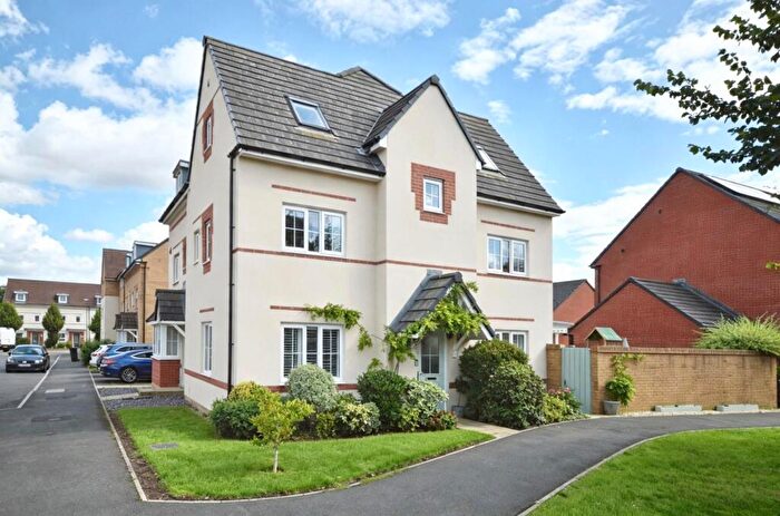 4 Bedroom Semi-Detached House For Sale In Linnet Way, Keynsham, Bristol, BS31
