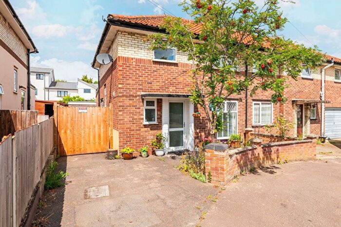 3 Bedroom Semi Detached House For Sale In Waterloo Park Close, Norwich, NR3