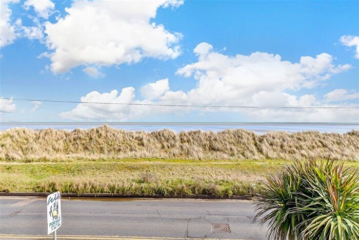 5 Bedroom Chalet For Sale In The Parade, Greatstone, Kent, TN28