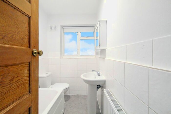 2 Bedroom Flat To Rent In Church Hill Road, East Barnet, Barnet, EN4