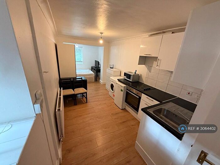 Studio To Rent In Oakley Square, London, NW1