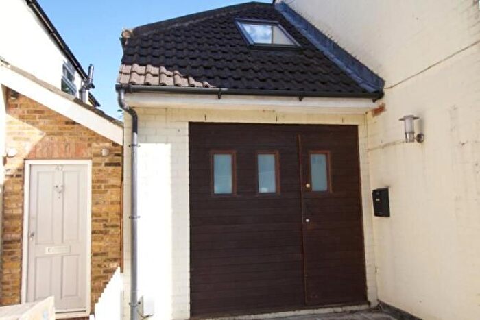 1 Bedroom Studio To Rent In Myrtle Road, Teddington, London, TW12