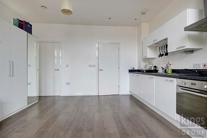 1 Bedroom Flat For Sale In Dairy Close, Enfield, EN3