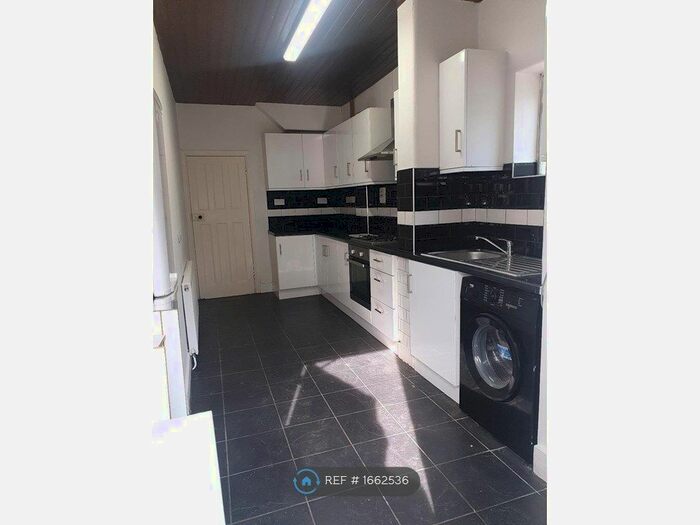 2 Bedroom Flat To Rent In Park Parade, London, NW10