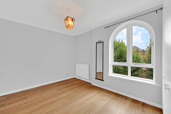 3 Bedroom Mews To Rent In Welland Mews, London, E1W