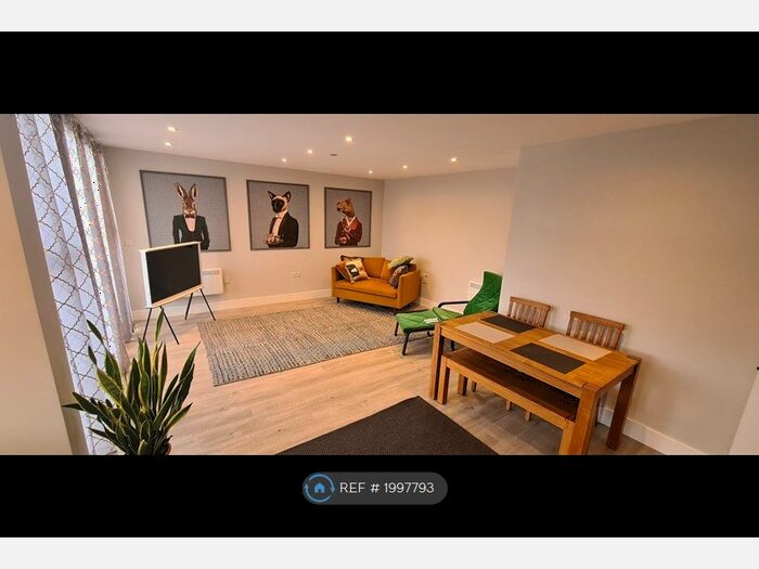 1 Bedroom Flat To Rent In Bishop's Hall, Kingston Upon Thames, KT1