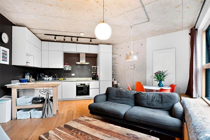 3 Bedroom Apartment To Rent In Wallis Road, London, E9