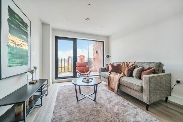 2 Bedroom Flat To Rent In Whiffens Avenue, Chatham, ME4