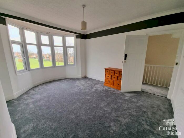 4 Bedroom House To Rent In Lavender Hill, Enfield Chase, (Driveway For Up Cars), EN2