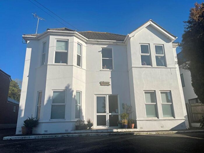 2 Bedroom Flat To Rent In Sandbanks Road, Poole, BH14