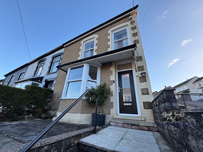 3 Bedroom End Of Terrace House To Rent In Gilfach Road, Penygraig, Tonypandy, Rhondda Cynon Taff, CF40