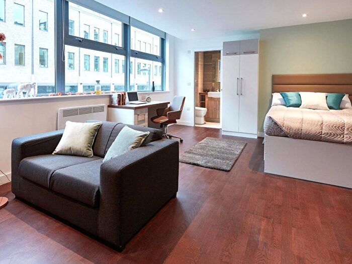 Apartment To Rent In Apt, South Parade #, LS1