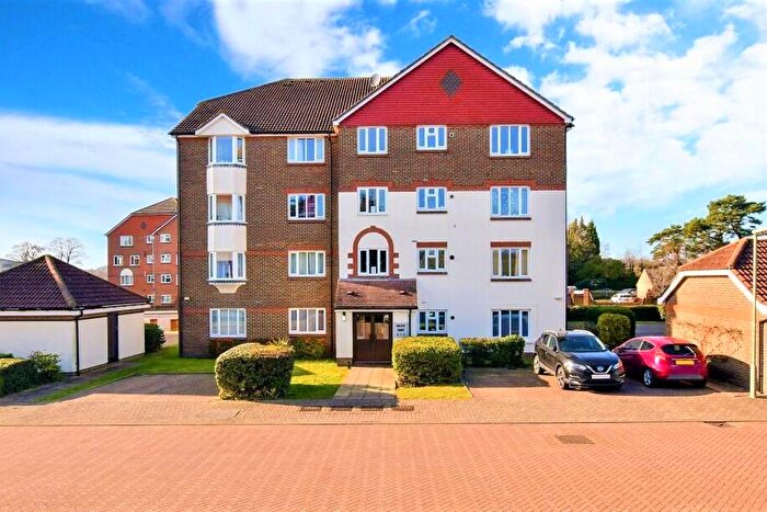 2 Bedroom Apartment To Rent In St. Annes Rise, Redhill, Surrey, RH1