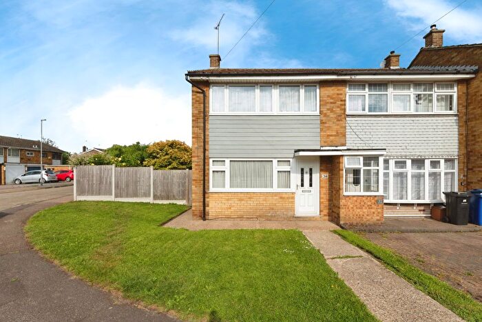 3 Bedroom Semi-Detached House For Sale In Byron Gardens, Tilbury, RM18