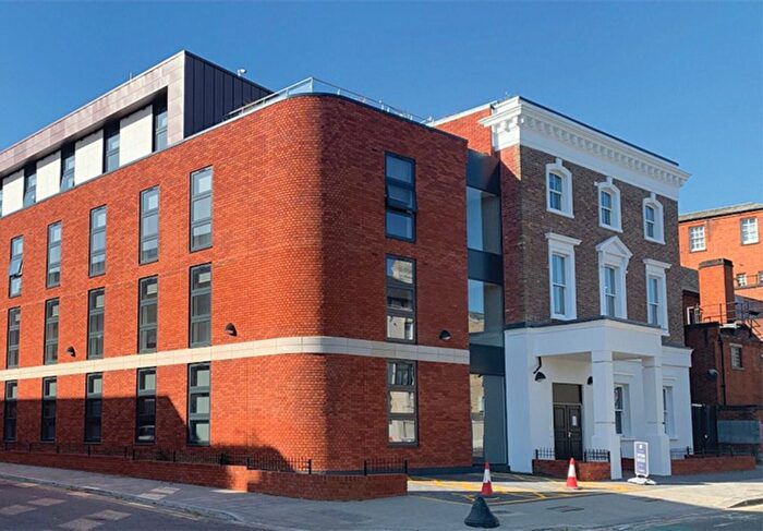 Studio To Rent In Chesnut Road, London, N17