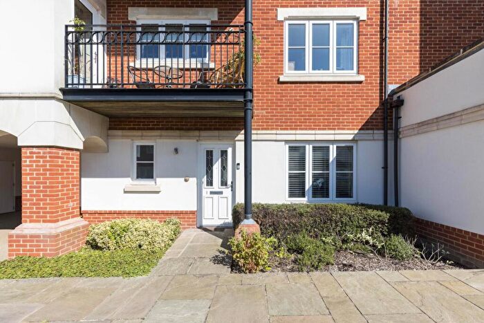 1 Bedroom Flat To Rent In Highwood House, Horsham, RH12