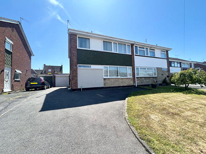 3 Bedroom Semi-Detached House For Sale In Derwent Close, Pensnett, Brierley Hill, DY5