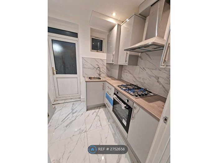 2 Bedroom Flat To Rent In Perham Road, London, W14