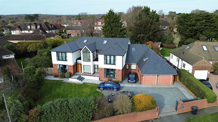 6 Bedroom Detached House For Sale In The Lanes, Ashtead, KT21