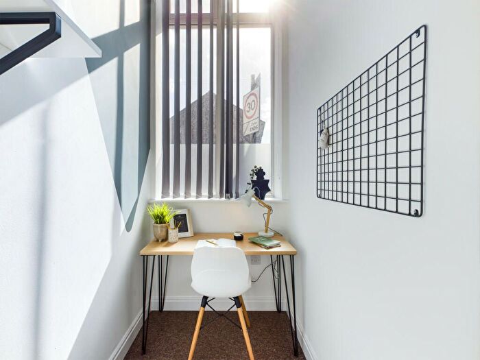 8 Bedroom Flat To Rent In Smithdown Road, Liverpool, L15