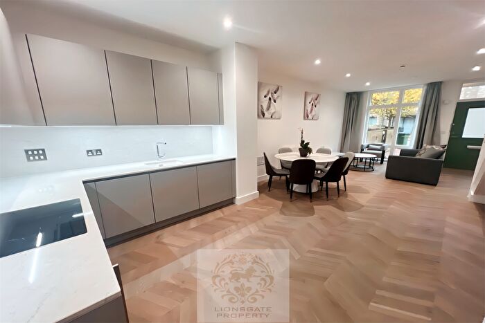 4 Bedroom House To Rent In Handley Drive, SE3