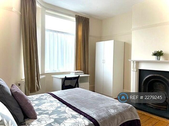 4 Bedroom Semi-Detached House To Rent In Finchley Road, Manchester, M14