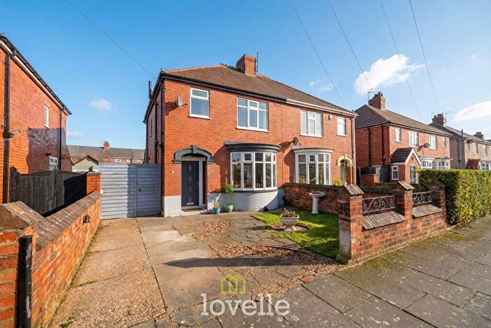 3 Bedroom Semi-Detached House For Sale In Shaftesbury Avenue, Grimsby, DN34