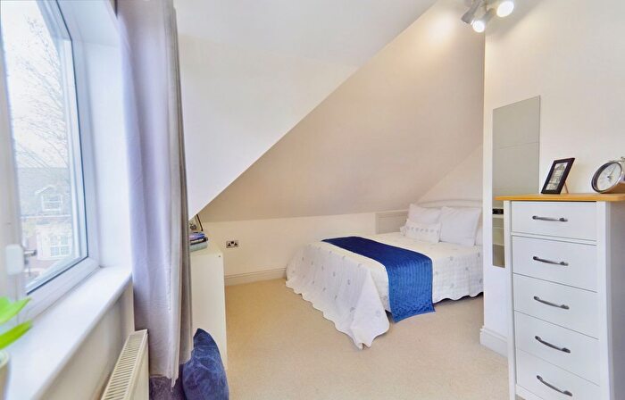 1 Bedroom Maisonette To Rent In Acton Lane, Chiswick, W4