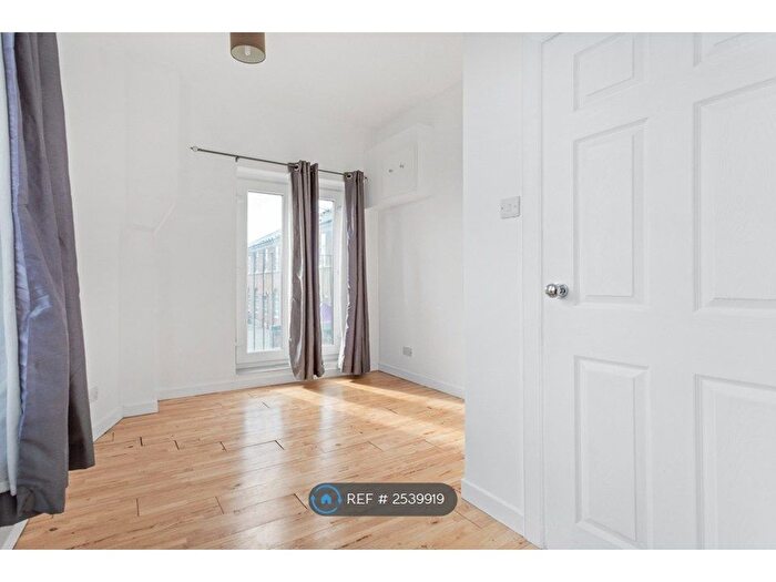 1 Bedroom Flat To Rent In Peckham High Street, London, SE15