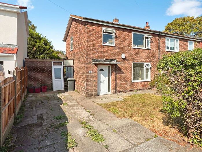 3 Bedroom Semi-Detached House For Sale In Blackfordby Lane, Swadlincote, DE12