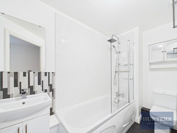 2 Bedroom Apartment To Rent In Joyford Passage, Cheltenham, GL52