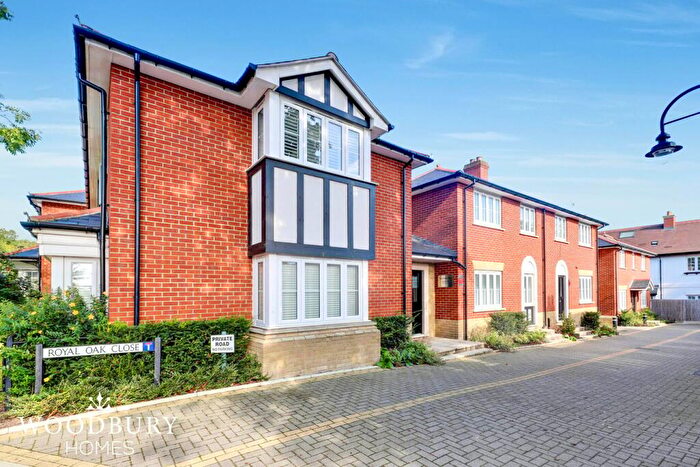 2 Bedroom Apartment For Sale In Royal Oak Close, Loughton, IG10