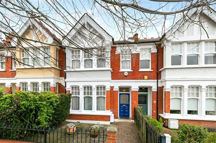 4 Bedroom Detached House For Sale In Kingston Lane, Teddington, TW11